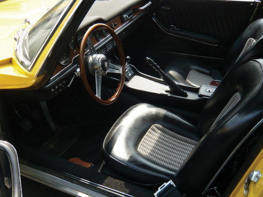 Интерьер Iso Grifo 1970 года  (фото 8 из 11)